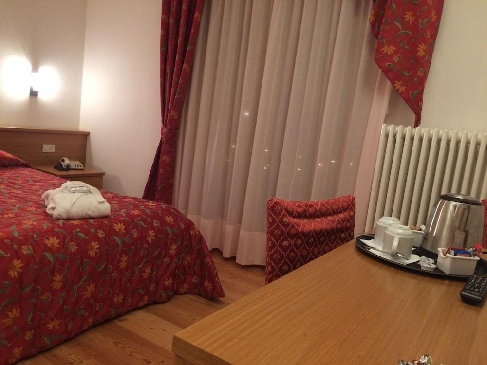 Garni Lago Nembia San Lorenzo Dorsino Eksteriør billede